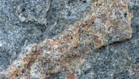 Feldspat Taşı Duvar: Dayanıklılık ve Estetik